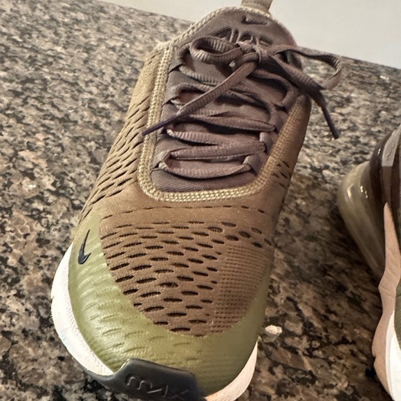 Nike Air Max 270 in olive and Black EUC 8.5 main image 6